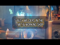 Un negozio di lavorazione dei metalli molto frequentato