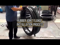 Le giunzioni di gomma sono in fase di assemblaggio.